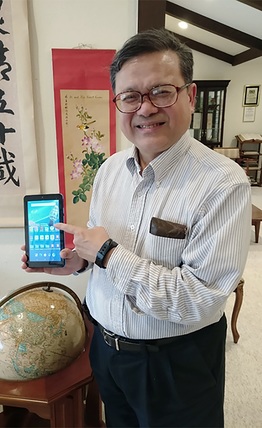 Kiinalaiskristityn esittelem WeChat-palvelu on Kiinan Facebook. Muut sosiaalisen median palvelut ovat maassa pienemmss roolissa. Kuva: Juha Auvinen