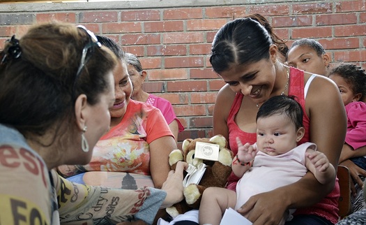 Venezuelalaispakolaisia Kolumbian itrajalla sijaitsevassa Ccutassa, jossa ainakin katoliset kristityt ovat jakaneet tulijoille avustustarvikkeita. Kuva: Flickr / Cristal Montanez