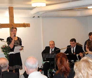 Gospelbndi Askeleet oli musiikillaan mukana juhlistamassa Haapajrven helluntaiseurakunnan uutta rukoushuonetta.
