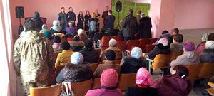 Slavjanskin helluntaiseurakunnan tiimi on tehnyt avustustyt ja pitnyt tilaisuuksia muun muassa Marinkan pikkukaupungissa. Rintamalinjalle on syntynyt mys useita uusia seurakuntia.