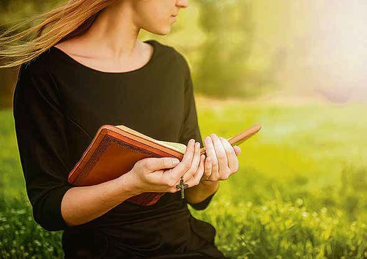 Raamattu tulee ottaa niin kuin se on kirjoitettu, mutta ei kirjaimellisesti, helluntaiseurakunnan vanhin toteaa. Yksi tllainen kohta Uudessa testamentissa on "yhden vaimon mies" -mritelm. Kuva: Shutterstock