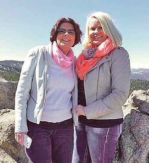 Tellervo Murtonen ja Eveliina Russell nkevt toisiaan noin kerran vuodessa. Kuvassa vietetn idin ja tyttren laatuaikaa Kalliovuorilla Coloradossa.