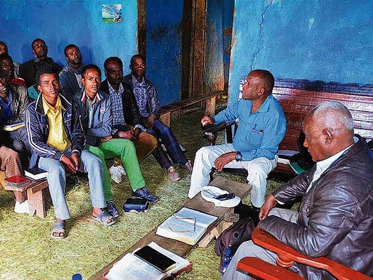 Tss koulutetaan tulevia puskapappeja seminaarissa Etiopian Kokotassa. Kuvat: Tuokkoloiden kuva-arkisto