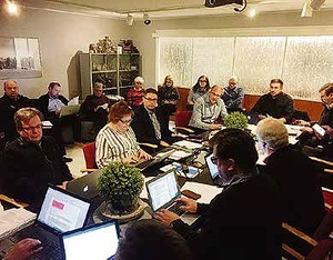 Hyryn kokousta johti ensimmist kertaa uutena puheenjohtajana Mika Yrjl (pydn pss). Kuva: Vesa Halonen