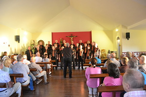 Graniitti-kuoro loi itsenisyyspivn aattona lauluillaan juhlatunnelmaa San Eugenion kirkkoon. Kuva: Tuija Reinikainen