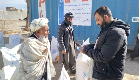 Heratissa apu kohdistuu puutetta krsiville perheille. (SNI-Herat) 