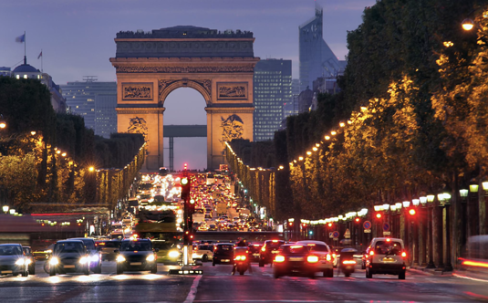 Vihanilmauksia kristittyj kohtaan Euroopassa esiintyy sek eniten ett vahvimpana Ranskassa. Kuva Pariisista. (Shutterstock)