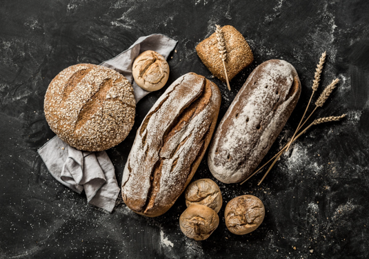Kristus viittaa sanoillaan sek Vanhan testamentin leipn, mannaan, ett leipn, jonka hn moninkertaisti. (Shutterstock)