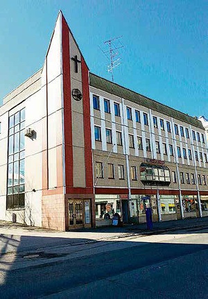 Missionskyrkan i Vasa palvelee turvapaikanhakijoita Alfa-kurssilla ja ystvyyskahvilalla.