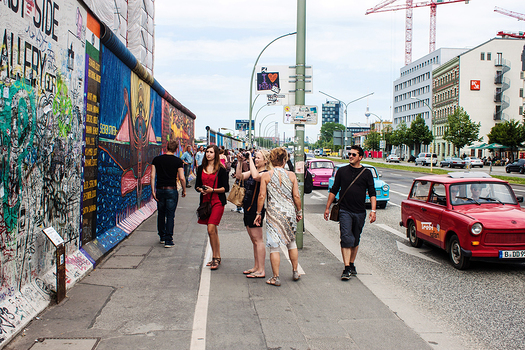 Kristinusko ei ole tll hetkell kovin vahvoilla Lnsi-Euroopassa. Kuvituskuva Berliinin muurilta, jonka sortumisen 30-vuotisjuhlaa vietettiin syksyll. Kuva: Shutterstock