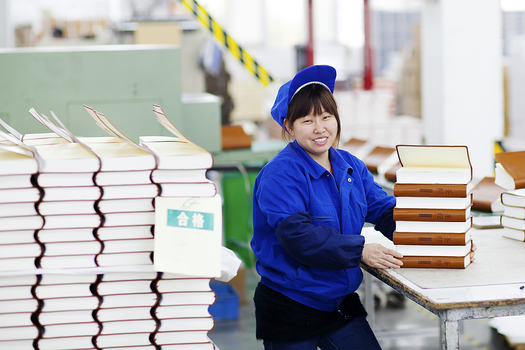 Viimeisimmt  sata miljoonaa raamattua painettiin kiinassa vain seitsemss vuodessa. Kuva raamattupainosta. Kuva: American Bible Society