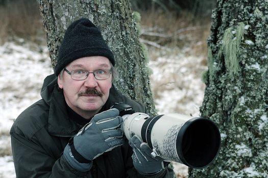 Hannu Siitonen, 70, on parikkalalainen luontokuvaaja ja -opas ja entinen huipputason keihnheittj. Siitosen kuvaamia osuuksia on nhty muun muassa Metsn tarina -luontoelokuvassa. Kuva: Pirkko Rty