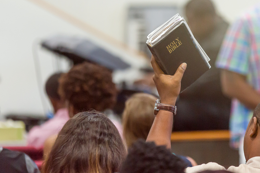 Liikkeen kasvu liittyy muun muassa opilliseen pysyvyyteen. Amerikan Assemblies of God -helluntailiikkeen seurakunnat ovat mys etnisesti monimuotoisia. Kuvituskuva. (Shutterstock)