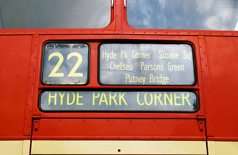 Lontoolaisbussi matkalla Hyde Park Cornerin alueelle, jossa on paljon nhtvyyksi sek julkisen vapaan puheen alue, jossa evankelista Hatun Tashia puukotettiin hiljattain. (Chris Jenner / Shutterstock.com)